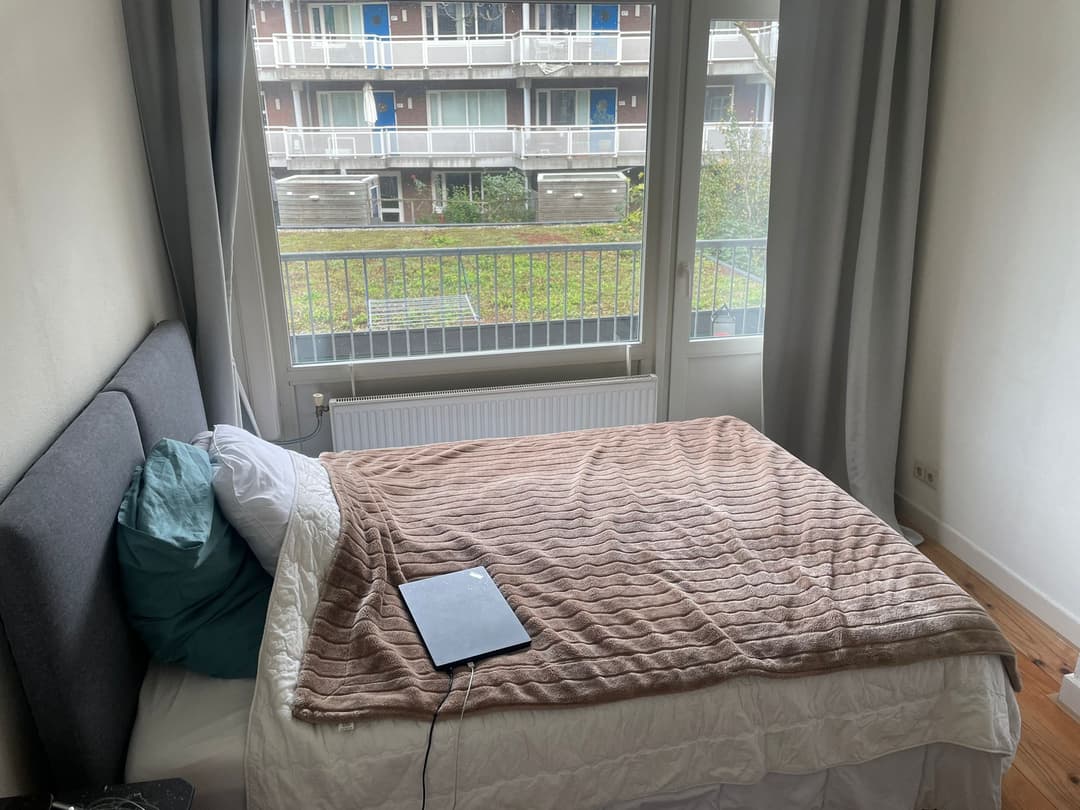 Spacious room with a balcony