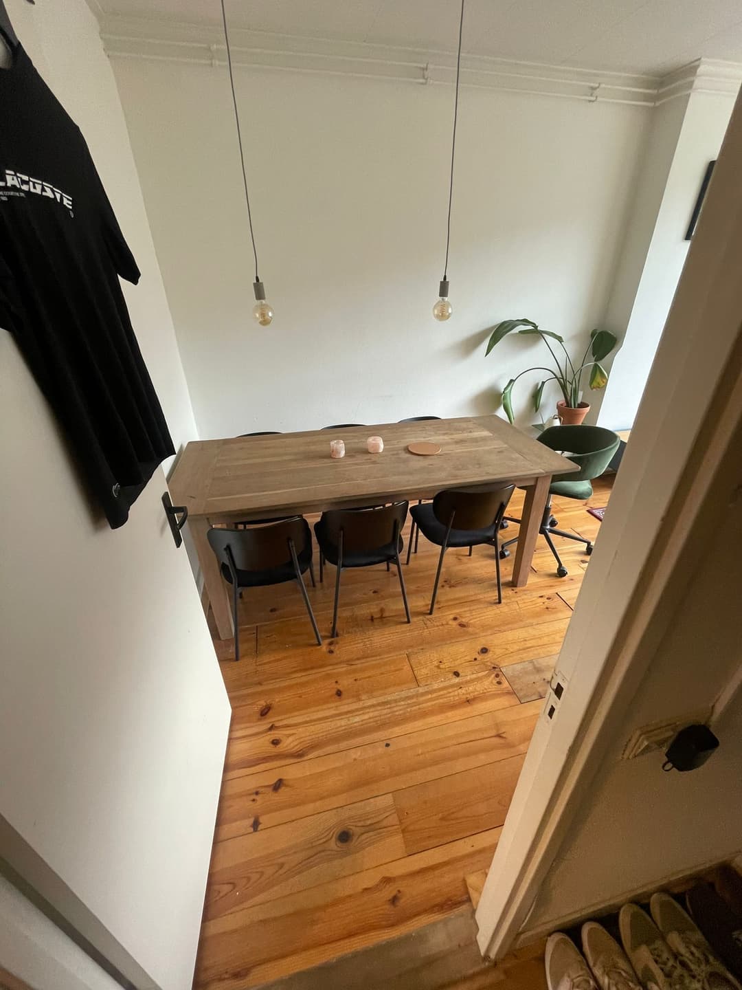 Spacious room with a balcony